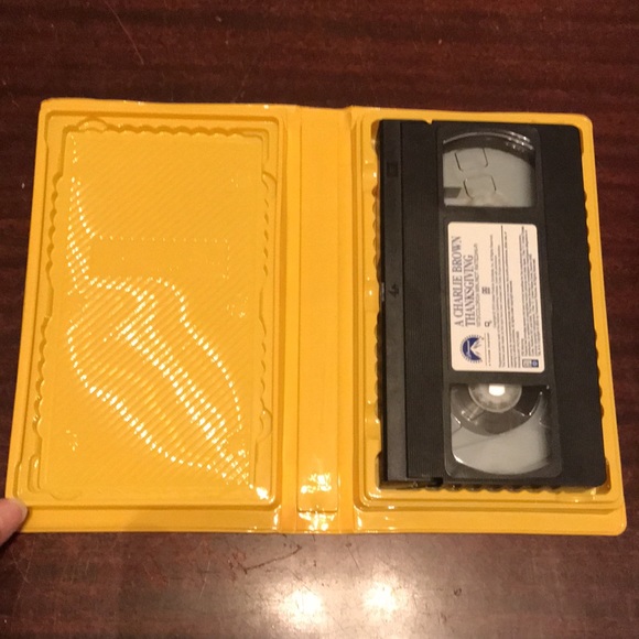2 VHS tapes Charlie Brown Thanksgiving and Great Pumpkin - Picture 3 of 8